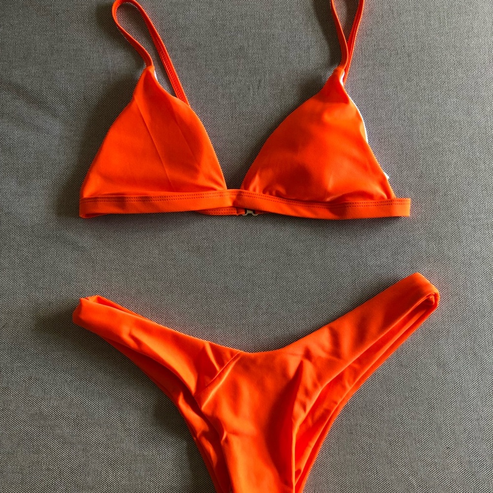 SOLD—-Orange neon bathing suit 🍑